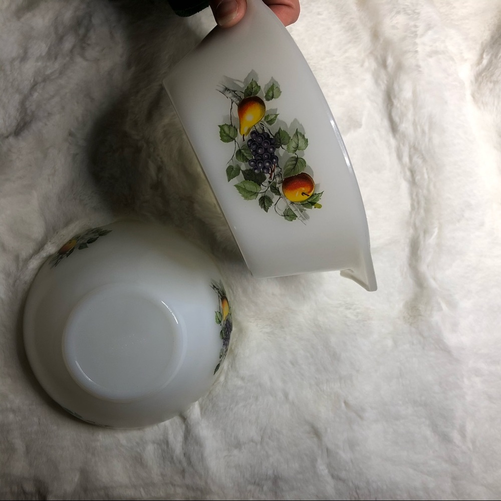 Vintage Arcopal Serving dish bowl milk glass frnc